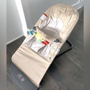 BABY BJORN BOUNCER WITH TOYBAR